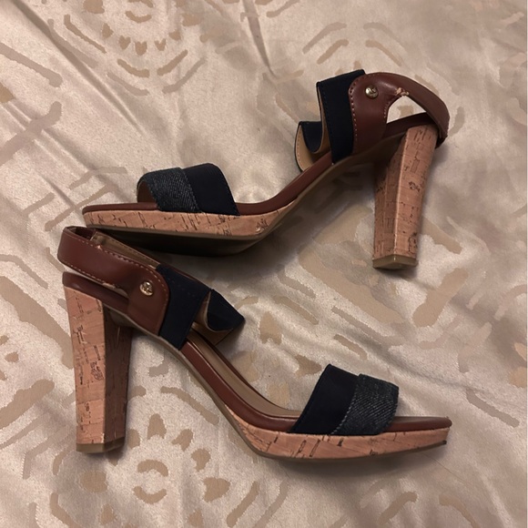 Liz Claiborne Women's Denim Blue and Brown Strap Sandals - Picture 2 of 6